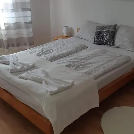 Rege Apartman Alsoors Exterior photo